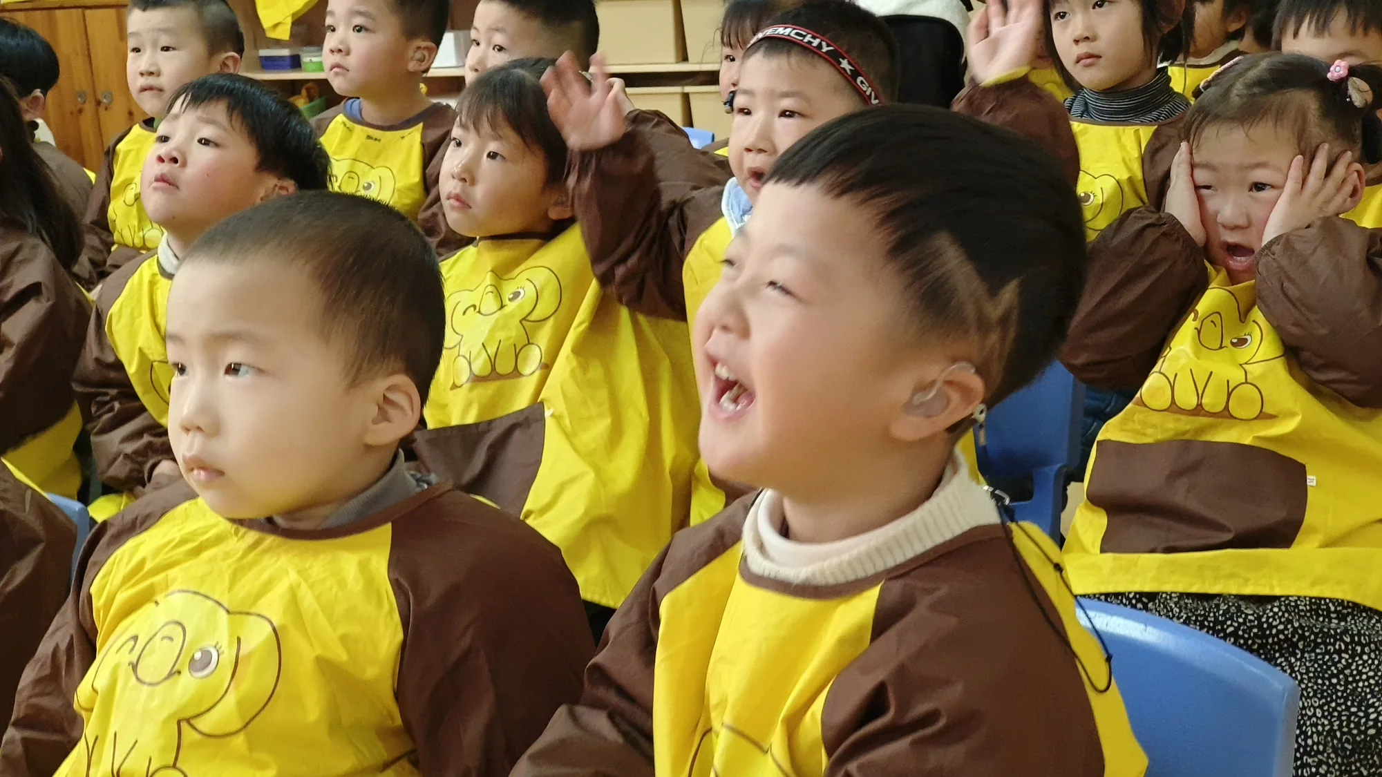 孩子在康园进行日常康复训练